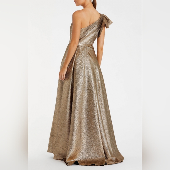 Mac Duggal 67297 1-Shoulder Metallic Ballgown In Ant. Brze Size 2 NWT MSRP $598 - Picture 3 of 14